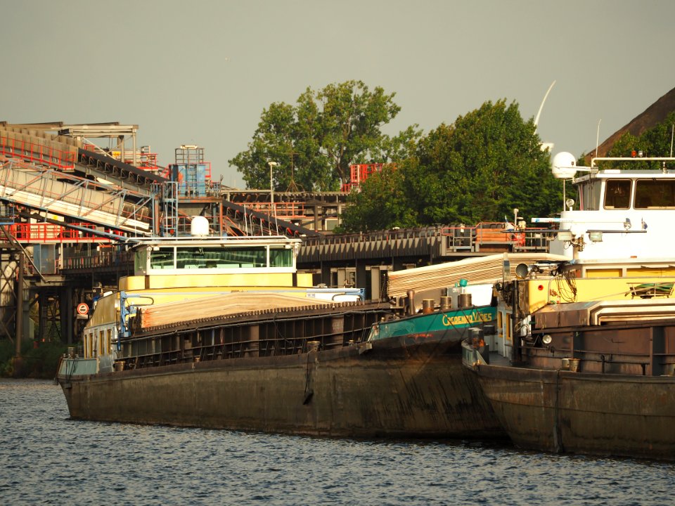 Credendo Vides (ship, 1957) in de Sonthaven, Port of Amsterdam