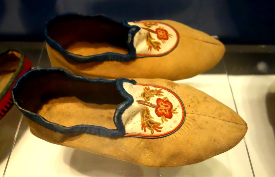Cree moccasins, c. 1880 - Bata Shoe Museum - DSC00706