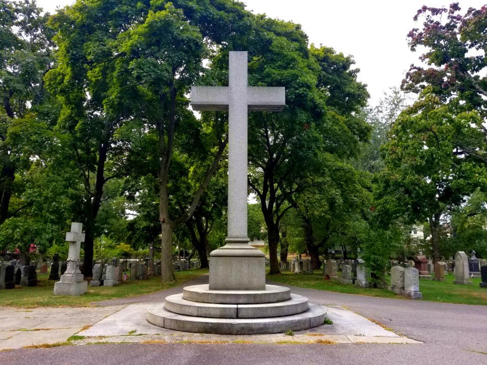Cross - St. Paul Cemetery - Arlington, MA - 20200922 102836