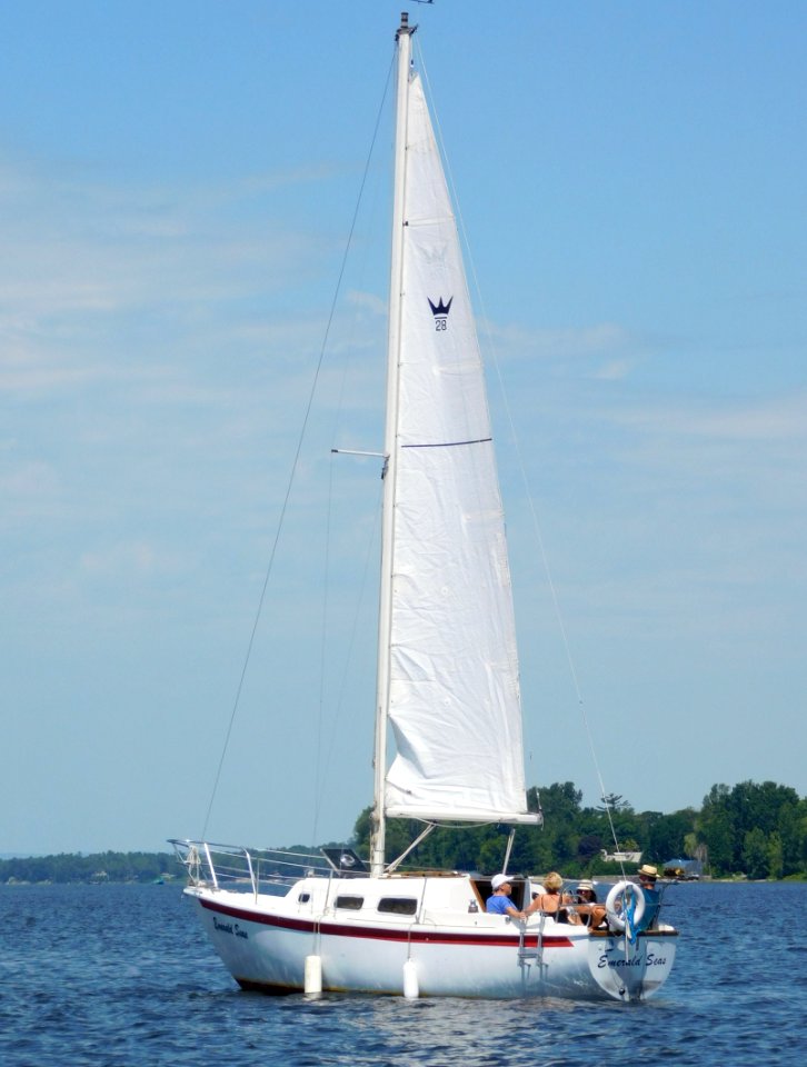 Crown 28 sailboat Emerald Seas 1794