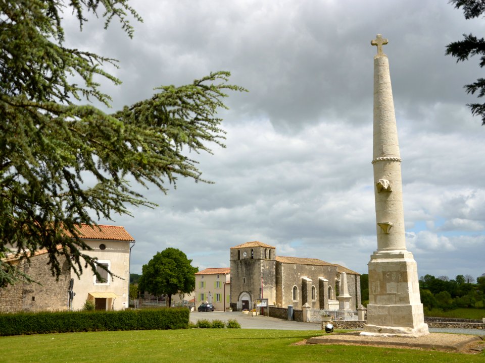 Croix hosannière de Saint-Christophe-sur-Roc 3
