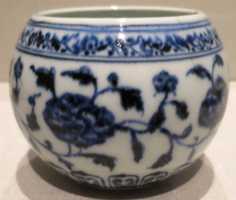 Chinese jar, early 15th century, porcelain with glaze, Honolulu Museum of Art 1022.1