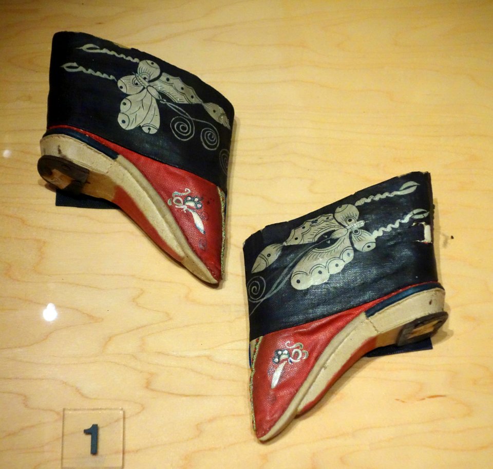 Chinese shoes for bound feet, oilcloth for rain protection, Shandong, early 20th century - Bata Shoe Museum - DSC00073