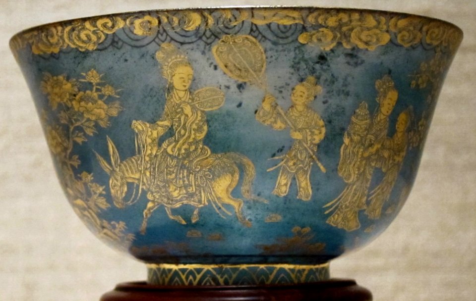 Chinese nephrite bowl painted in gold, 18th century, Dayton Art Institute