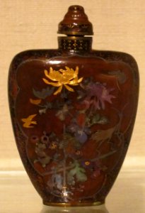Chinese snuff bottle, Qing dynasty, 19th century, shell and lacquer, Honolulu Academy of Arts