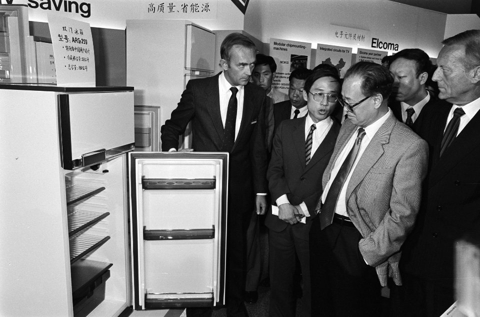 Chinese premier Zhao Ziyang bezoekt Philips Eindhoven premier Zhao Ziyang bij k, Bestanddeelnr 933-3577