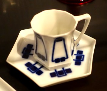 Cake plate and mokka service, 2 of 2, Porzellanfabrik Gebruder Bauscher, Weiden, 1901-1902, porcelain - Bröhan Museum, Berlin - DSC04085