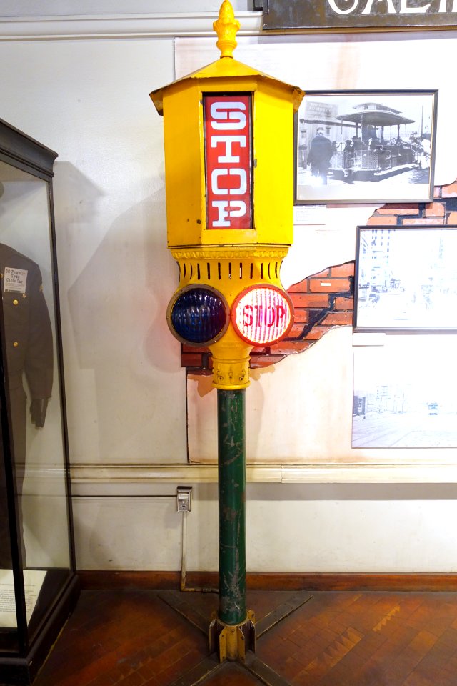 Cable car stoplight - San Francisco Cable Car Museum - San Francisco, CA - DSC04020