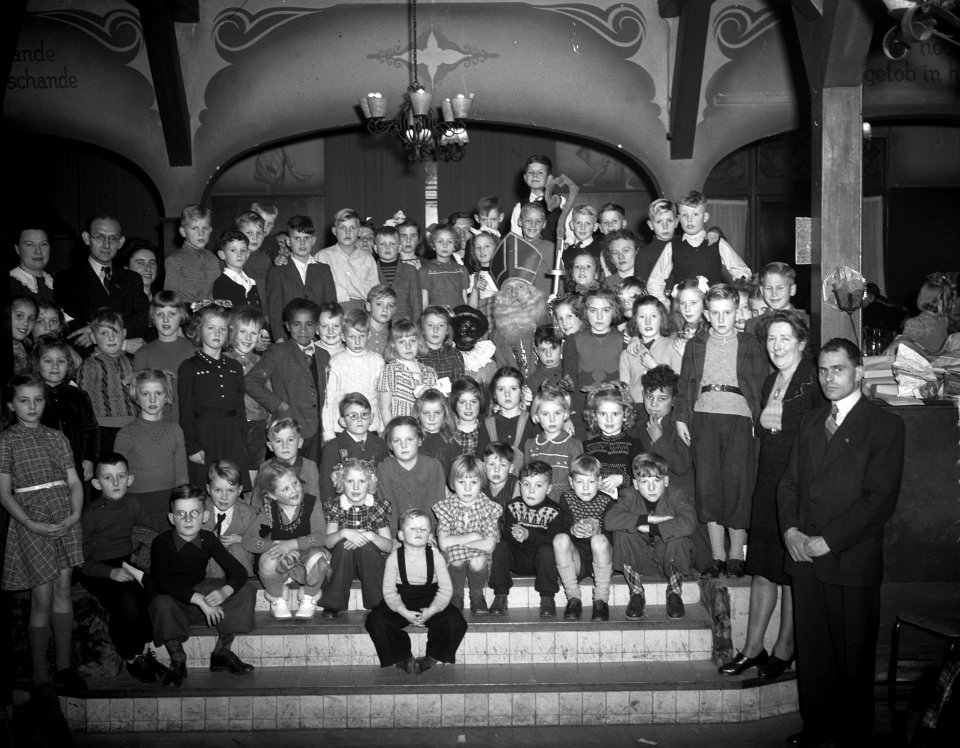 Cadi Club Bond Militaire Oorlogsslachtoffers Sint Nicolaas met kinderen, Bestanddeelnr 903-1366