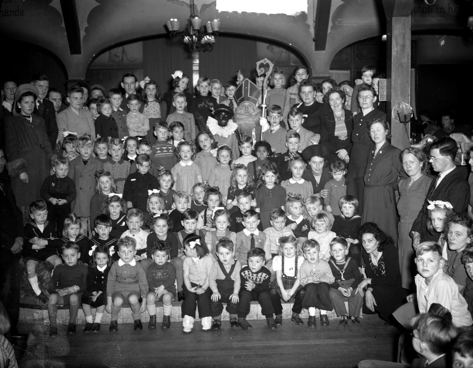 Cadi Club Bond Militaire Oorlogsslachtoffers Sint Nicolaas met kinderen, Bestanddeelnr 903-1367