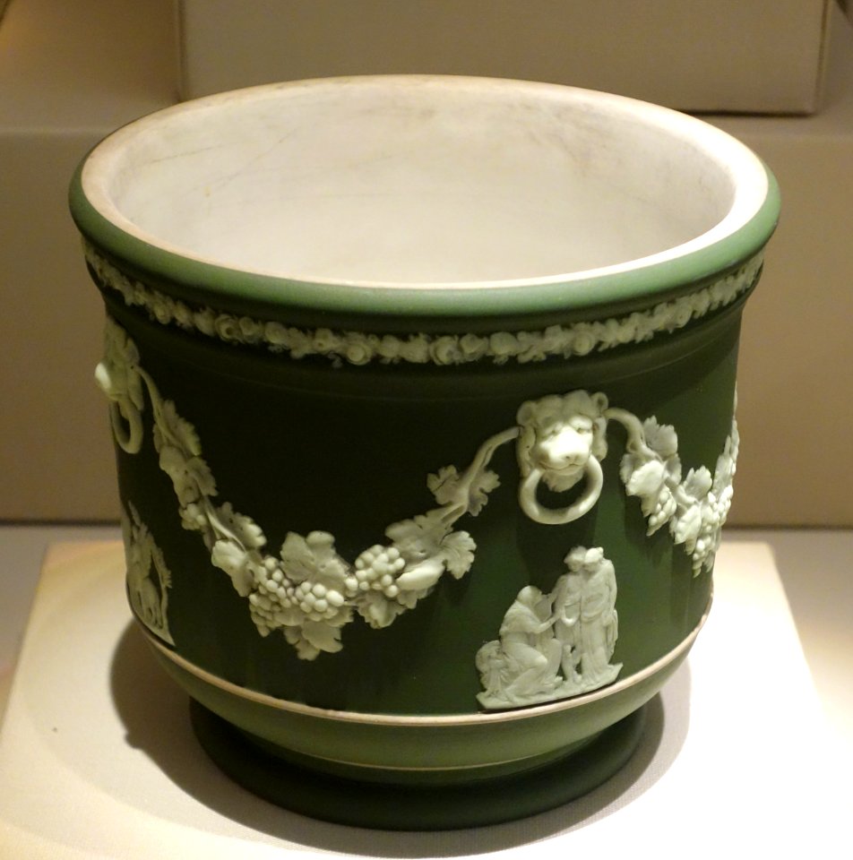 Cachepot, Josiah Wedgwood and Sons, 20th century, green jasperware - Chazen Museum of Art - DSC01947