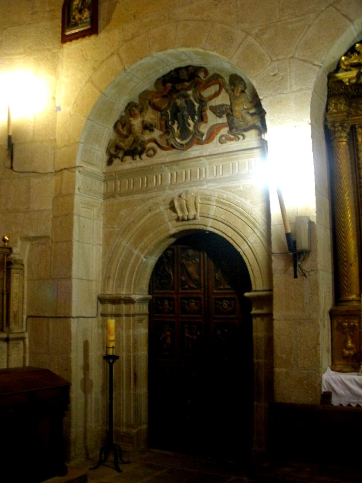 Caceres - Iglesia de Santiago 06
