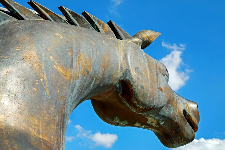 Trojan horse statue bronze