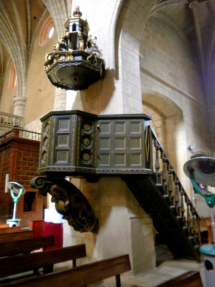 Caceres - Iglesia de Santiago 17