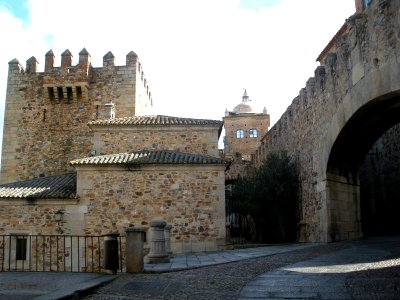 Caceres - Arco de la Estrella y Torre de Bujaco photo