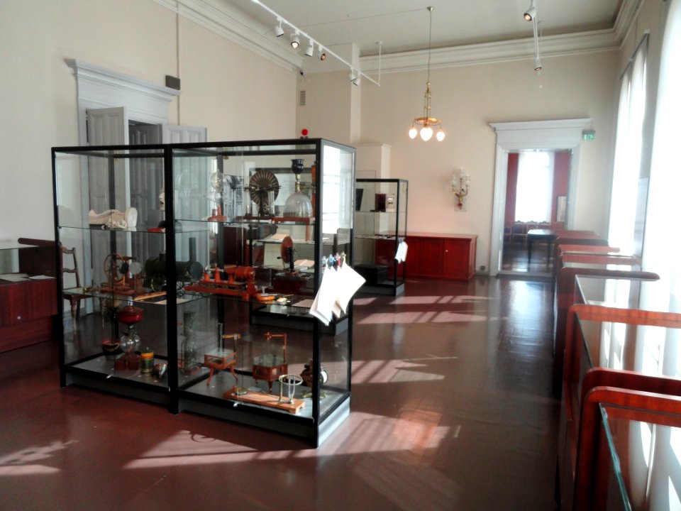 Cabinet of Physics (Arppeanum) - DSC05138