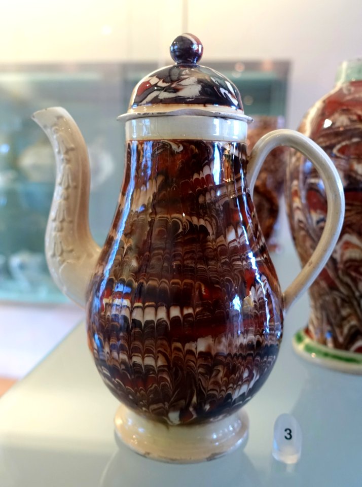 Coffee pot, c. 1790-1860, marbleware - Fábrica de Cavaquinho - Museu Nacional de Soares dos Reis - Porto, Portugal - DSC00401