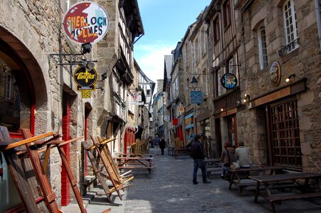 Alley local stone houses