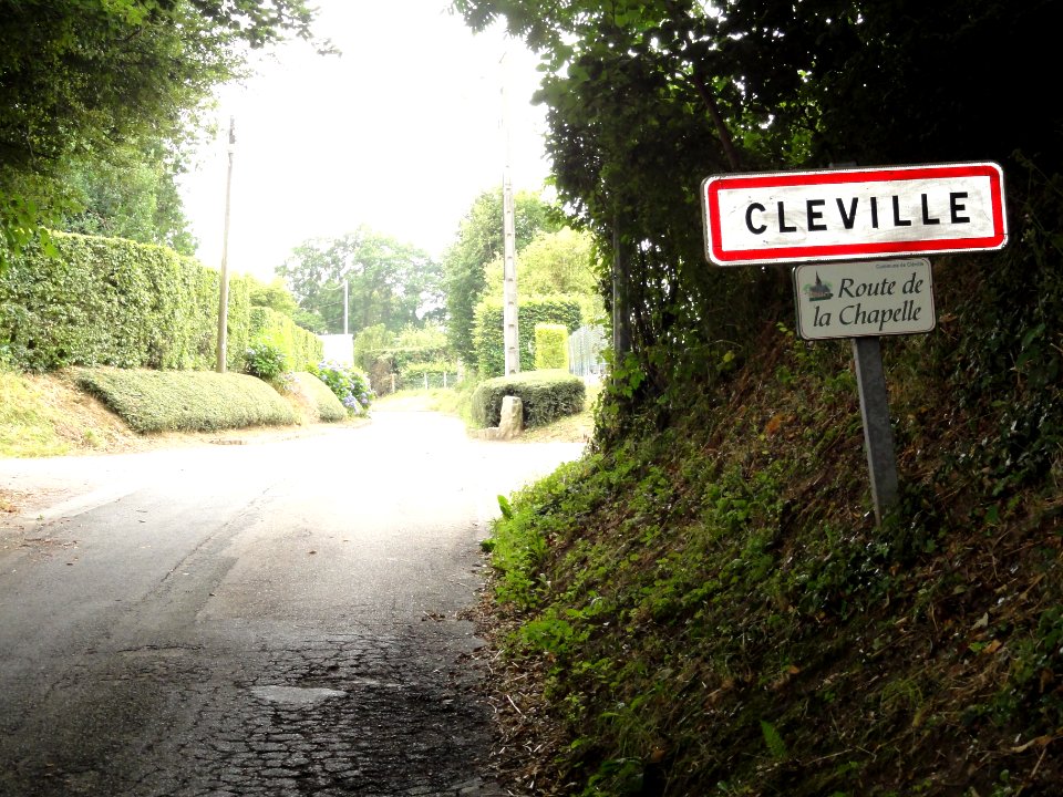 Cléville (Seine-Mar.) entrée, route de la Chapelle