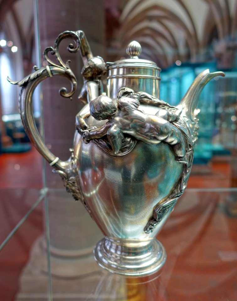 Coffee pot, Christofle & Co., Paris, 1880, silver - Germanisches Nationalmuseum - Nuremberg, Germany - DSC03147
