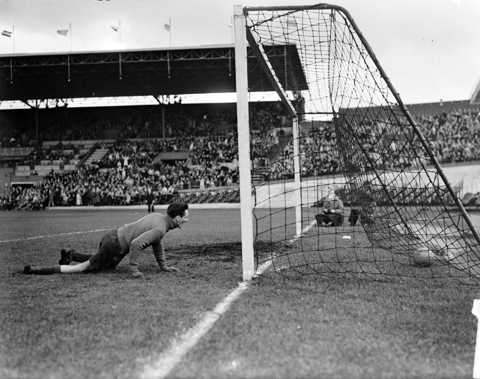 Blauw-Wit tegen KFC 6-1 eerste doelpunt keeper Stadt, Bestanddeelnr 903-7354