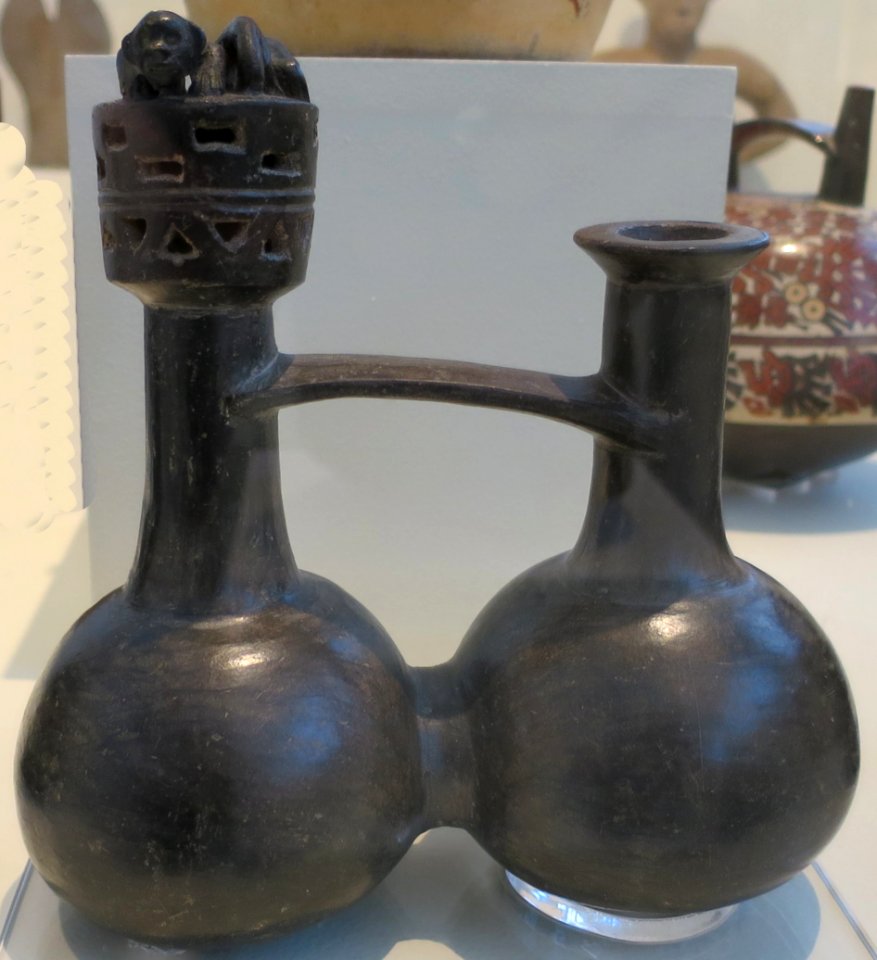 Black pottery whistle, Chimú culture, Honolulu Museum of Art 4792.1