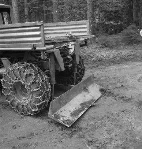Bosbewerking, auto's, kettingbanden, werkzaamheden, Bestanddeelnr 253-5121
