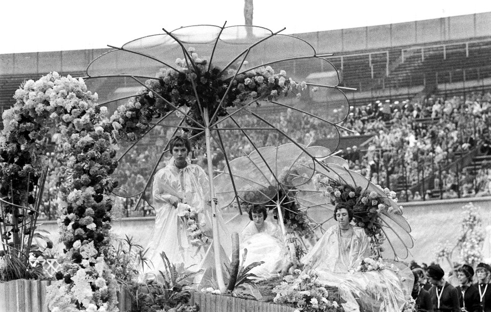 Bloemencorso in het Olympisch Stadion te Amsterdam, Bestanddeelnr 911-5615