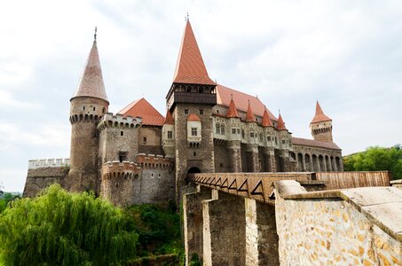 Hunedoara architecture palace
