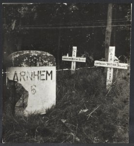 Britse parachutistengraven in de omgeving van Arnhem, Bestanddeelnr 24022 041