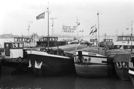 Blokkade van het Amsterdam-Rijnkanaal bij Oranje-sluizen, Bestanddeelnr 931-6188 photo