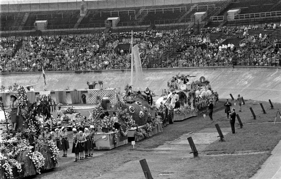 Bloemencorso in het Olympisch Stadion te Amsterdam, Bestanddeelnr 911-5614