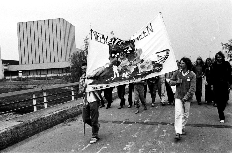 Blokkade kerncentrale Dodewaard aktiegroep Breek Atoomketen Nederland ontruiming, Bestanddeelnr 930-8453