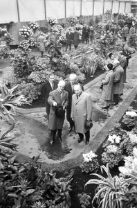 Bloemen en plantententoonstelling geopend door Duitse ambassadeur dr. H. Berger , Bestanddeelnr 917-0980