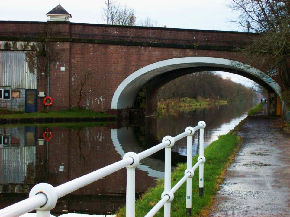 Brooklands Bridge, Sale