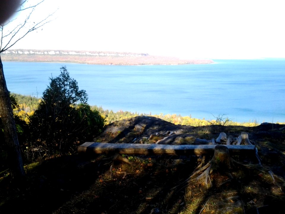 Bruce Trail at Jones Bluff. Looking at Cape Paulett. 2017-10-22 11.19.25