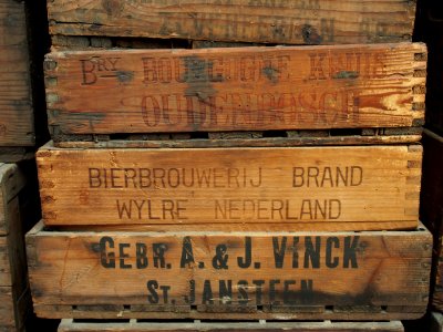 Brouwery Bourgogne Kruis Oudenbosch bierkrat, Bierbrouwerij Brand Wylre bierkrat, Gebr A&J Vinck St Jansteen bierkrat