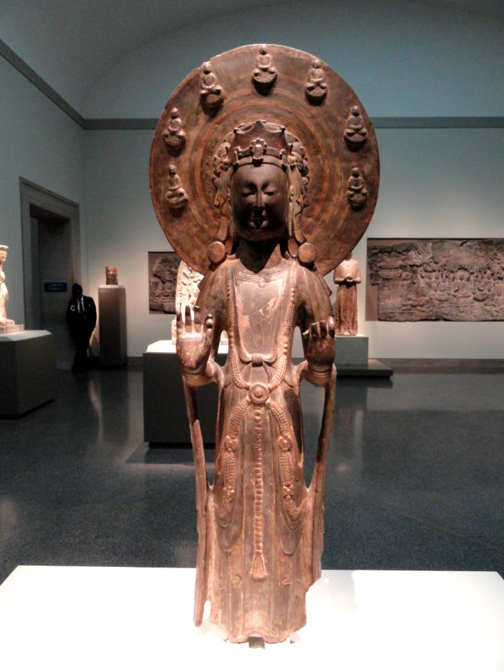 Boddhisattva with the Seven Buddhas of the Past, early Sui dynasty, 581-600 AD, limestone with traces of pigment and gilding - Freer Gallery of Art - DSC05678