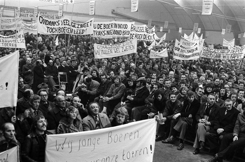 Boeren demonstreren in Brabanthallen in Den Bosch tegen voorstellen van de EEG o, Bestanddeelnr 930-7377