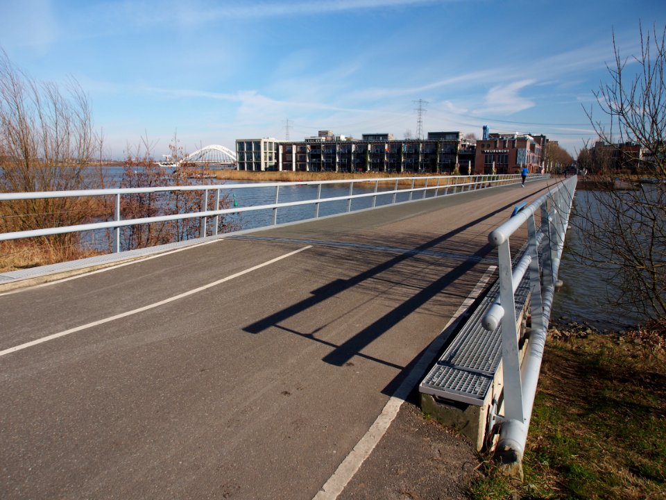Brug 2037, Hein de Haanbrug, tussen de Diemerzeedijk en de Jan Olphert Vaillantlaan foto 2