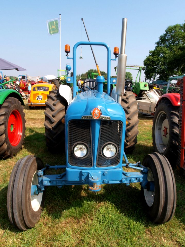 Blue Fordson Super Major pic5