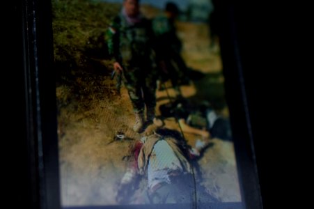 Body of an ISIS fighter found by a Peshmerga soldier 05