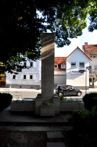 Bergen-Enkheim, Gefallenendenkmal, Rückseite