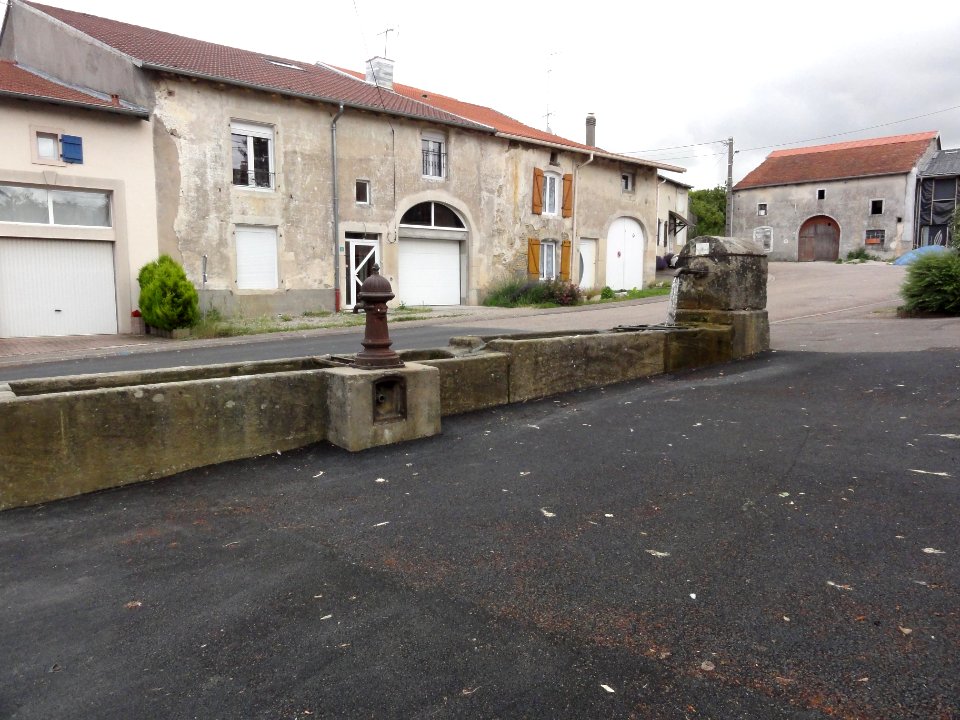 Benney (M-et-M) fontaine + pompe et 3 portes arrondies