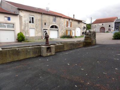 Benney (M-et-M) fontaine + pompe et 3 portes arrondies