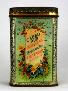 Bensdorp cacao blikje met afbeelding van cacaoplantage en bakker, foto1