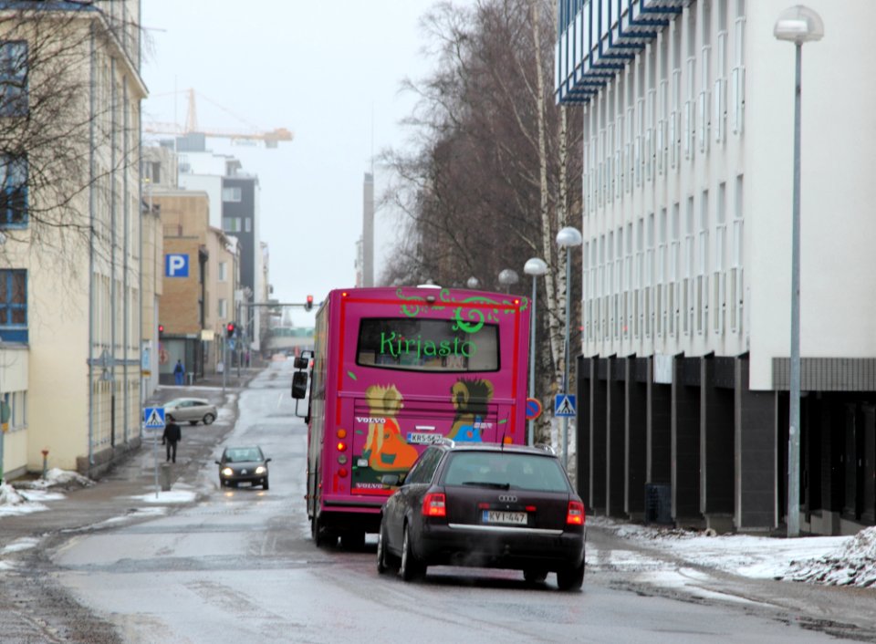 Bookmobile Kasarmintie Oulu 20150305