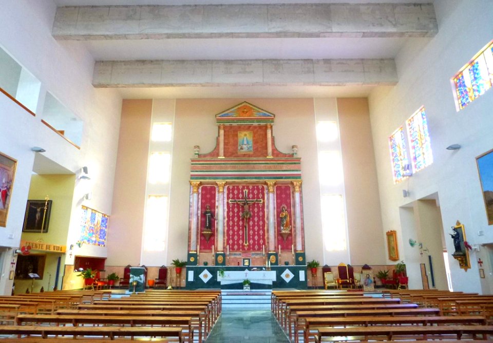 Benidorm - Parroquia de San Francisco de Asís, interior 02