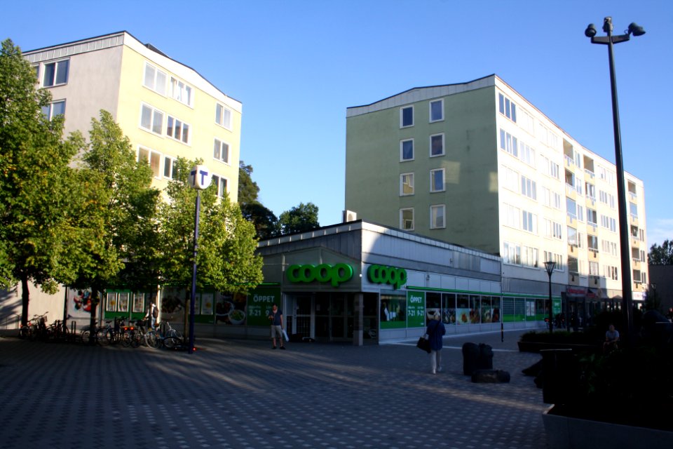 Bergshamra torg augusti 2016 bild 6