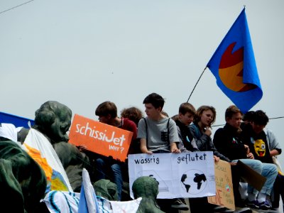 Bern Klimastreikdemo Helvetiaplatz SchissiJet